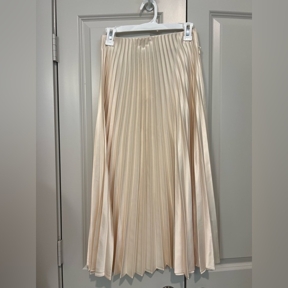 Zara Cream Satin effect Pleated Skirt - Picture 2 of 7